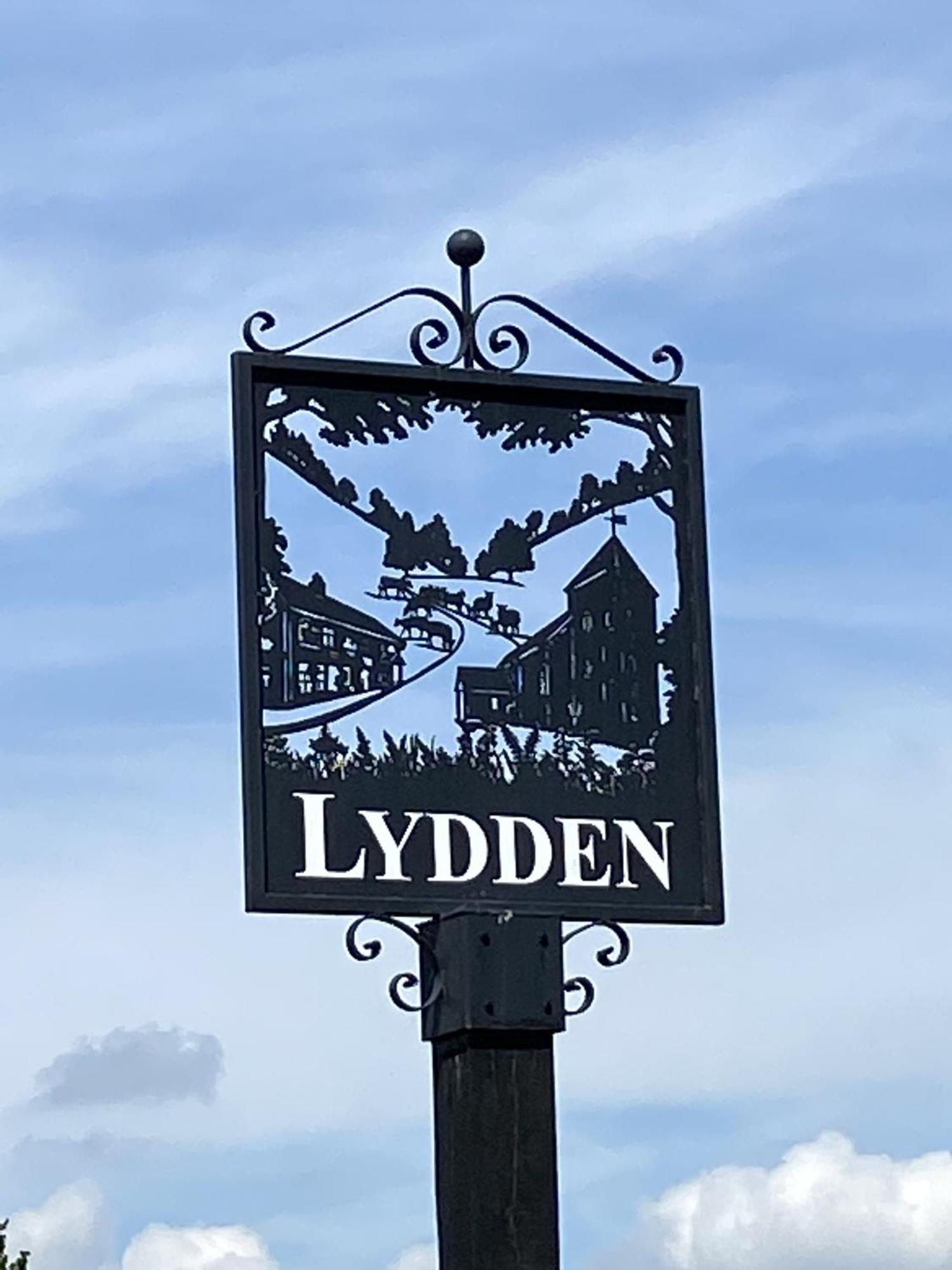 Bed and Breakfast The Lydden Bell Екстер'єр фото